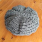 かぎ編みのベレー帽